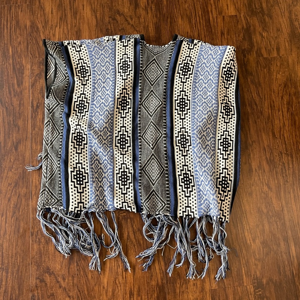 Aztec Poncho - Picture 5 of 5